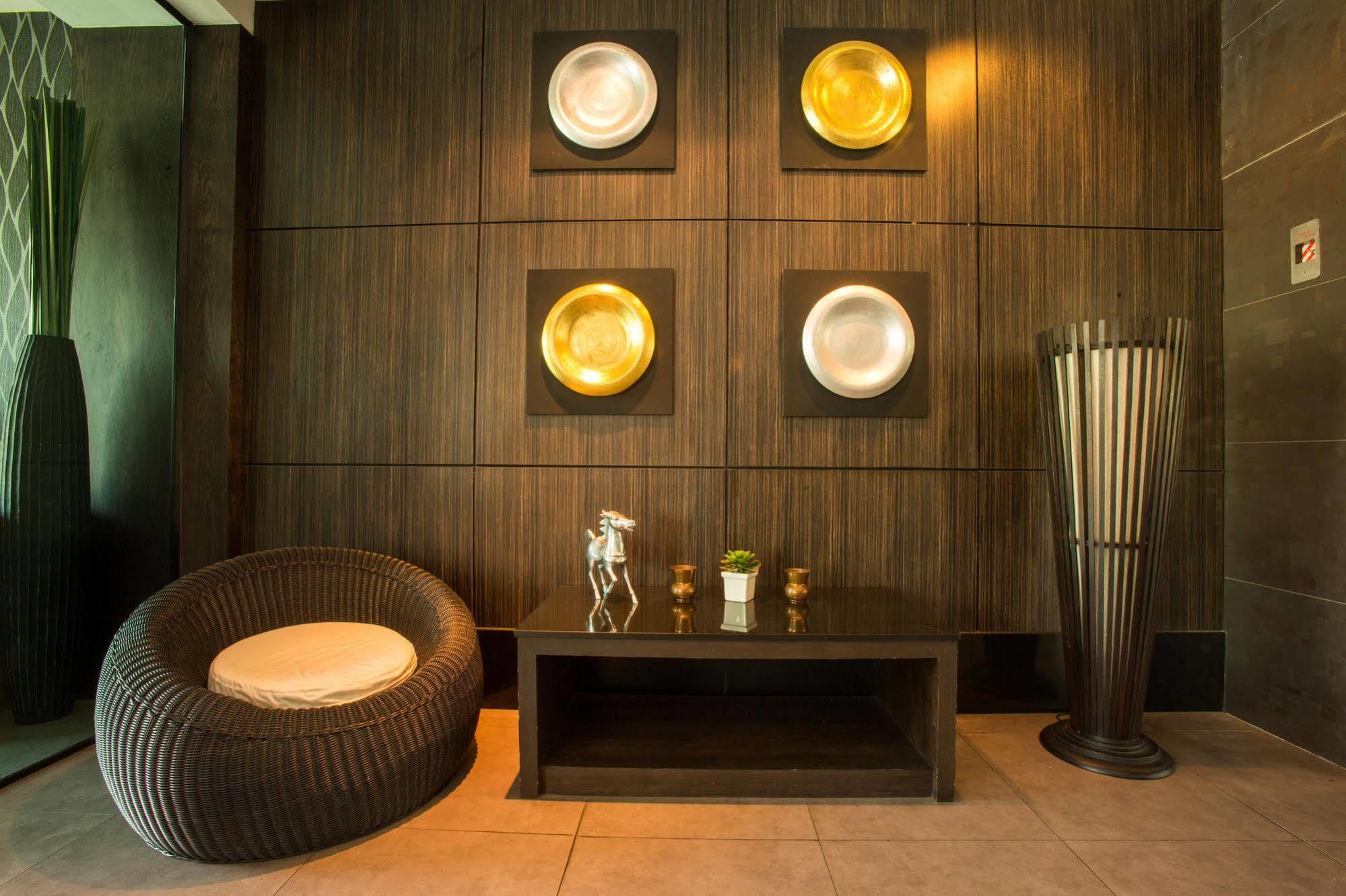 Inn Place Serviced Residence Патая Екстериор снимка